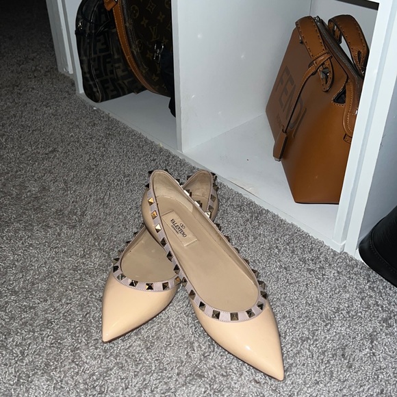 Valentino Garavani Shoes - 💯 Auth Valentino rockstud flats